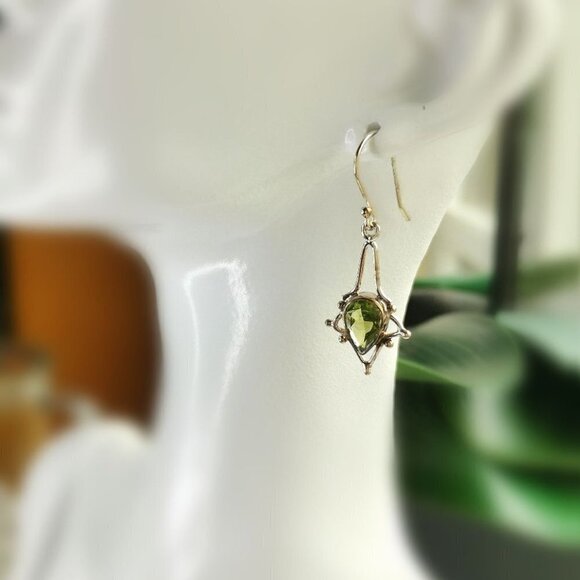 Sterling silver Peridot dangle drop earrings - Picture 3 of 7